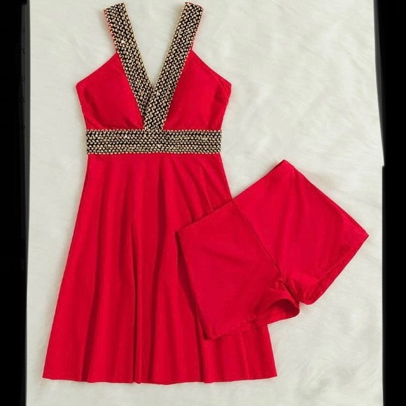 🌺🌺🏊🏻♀️Red Tankini with Gold Strip Embellishment🏊🏻♀️🌺🌺Boutique New🌺 - Picture 2 of 6